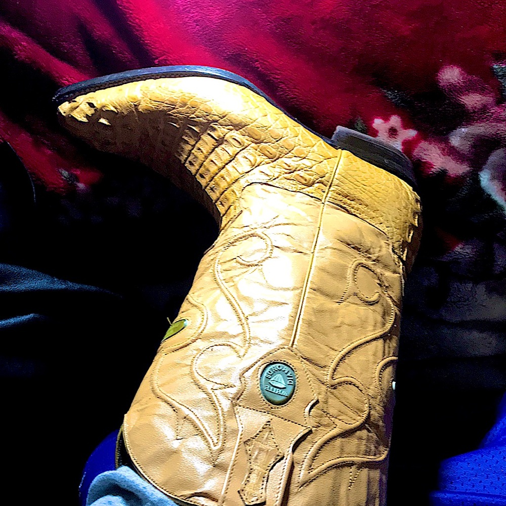 White diamond alligator skin boots great condition